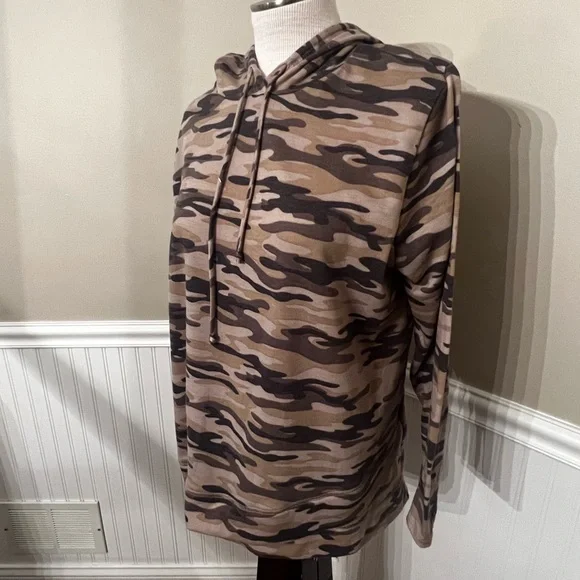 Green Envelope Lightweight Long Sleeve Camo Hoodie Size 2x - Picture 2 of 9